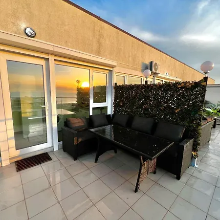 Appartement Summerland Sea View Penthouse & Jacuzzi *