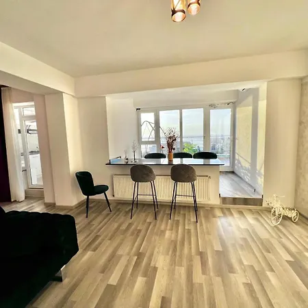 Summerland Sea View Penthouse & Jacuzzi * Mamaia
