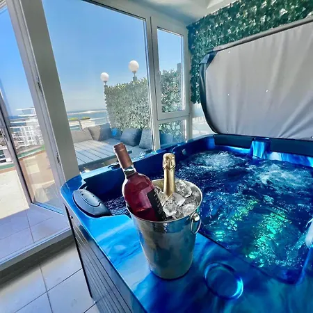Appartement Summerland Sea View Penthouse & Jacuzzi